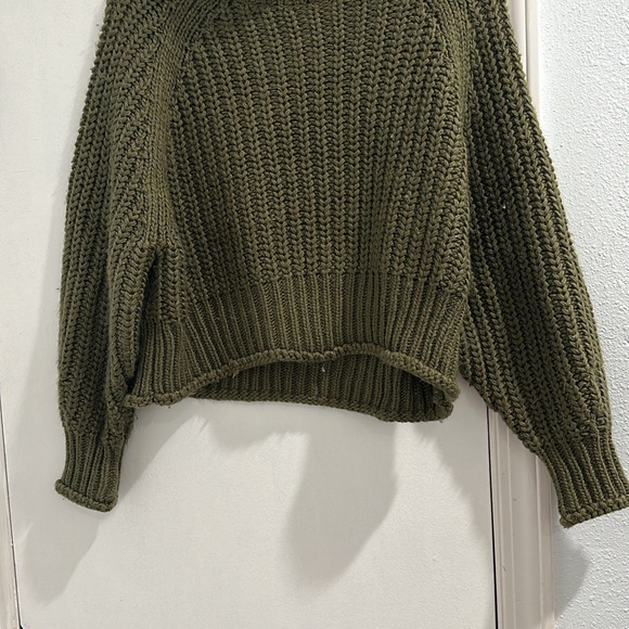 Turtle Neck Knit Sweater - Picture 3 of 3